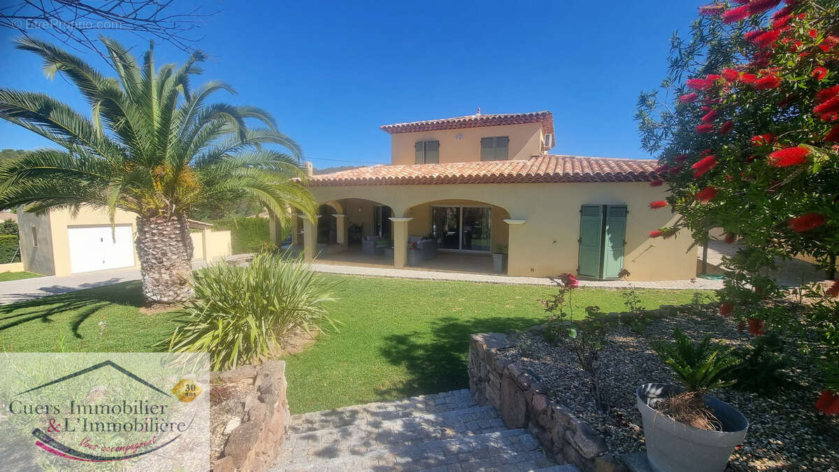 La crau villa t5 avec dependances et piscine - photo 2