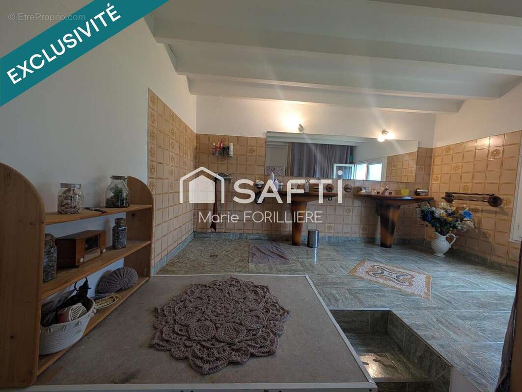 Maison 216 m² à Bayas  - photo 4