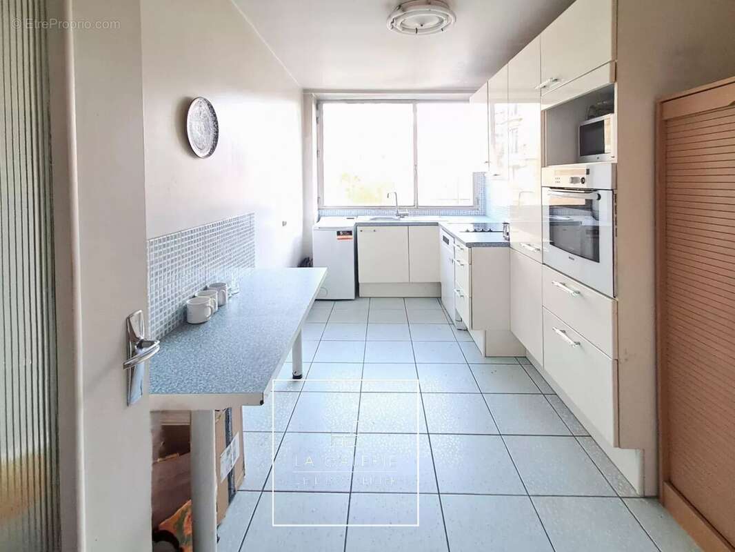 APPARTEMENT A VENDRE T5  La Muette, idéalement situé avec parking et cave. - photo 14