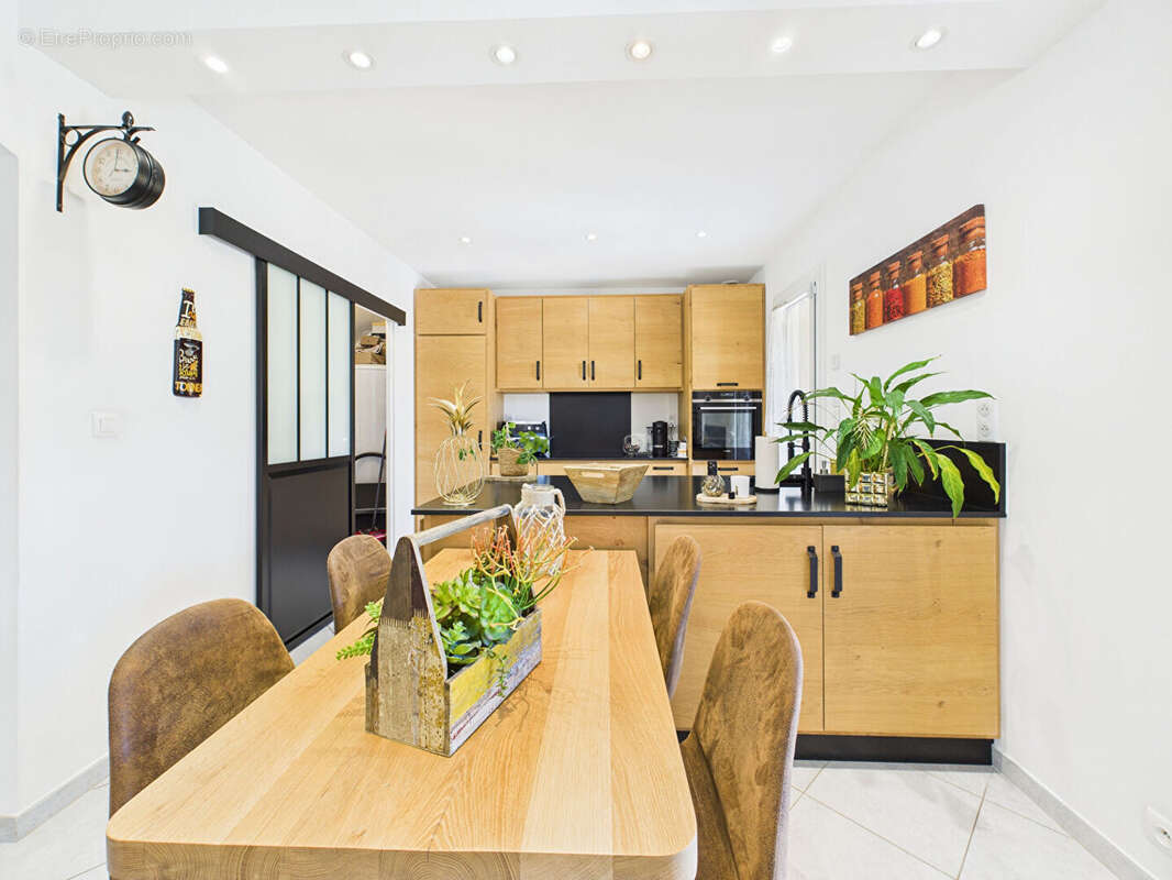 Maison à CHATEAUNEUF-LE-ROUGE