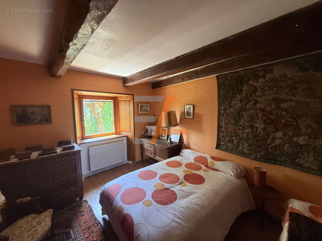 Maison à SAINT-JULIEN-CHAPTEUIL