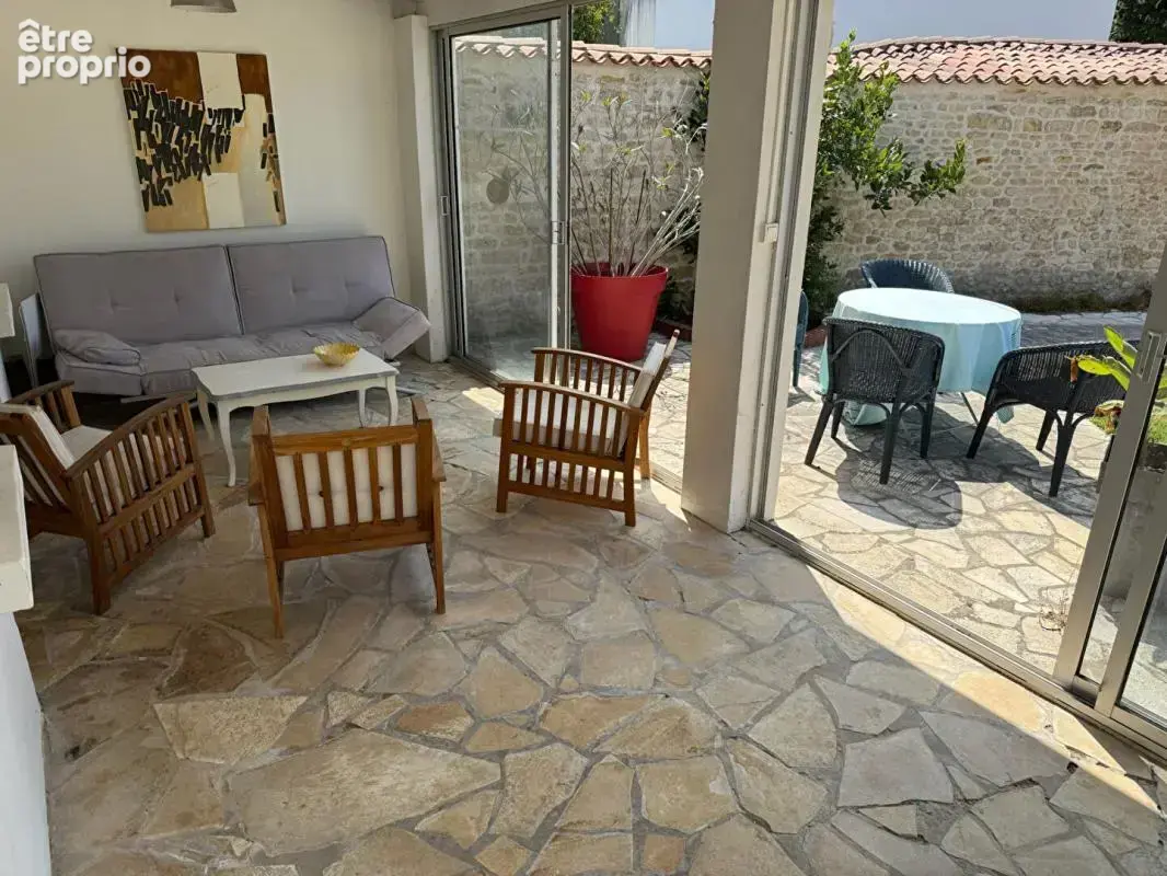 Maison au coeur du village de LOIX à 5 min de l'océan - 5 pièces de 121 m2 - photo 6