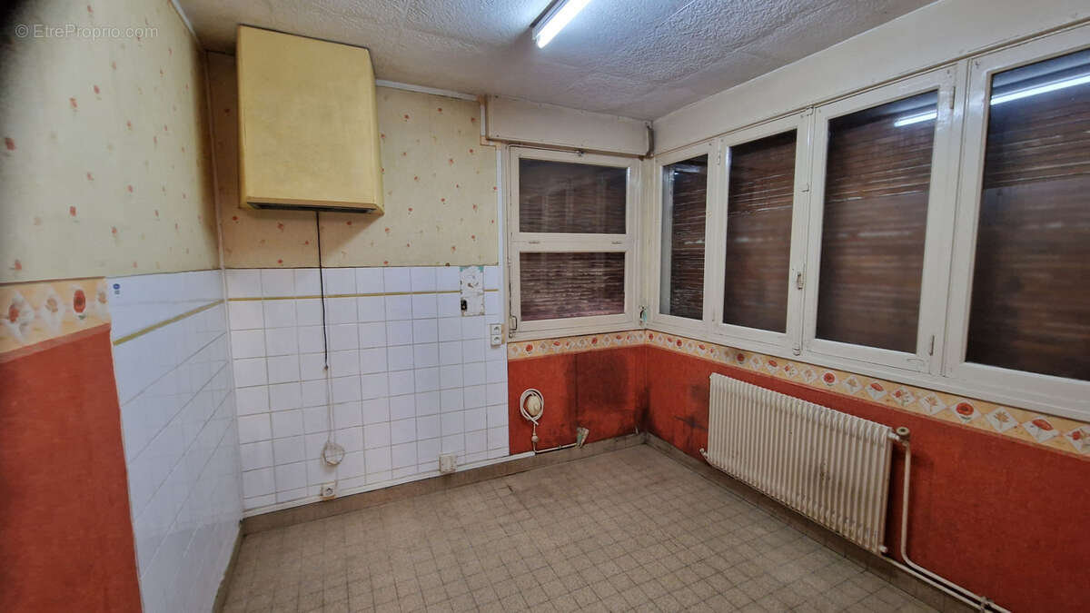 Amiens nord : maison t4 avec cave a renover - photo 4