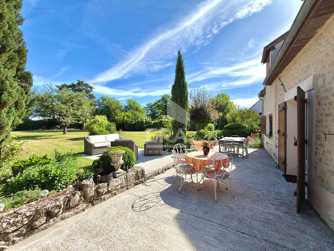Maison à EGREVILLE