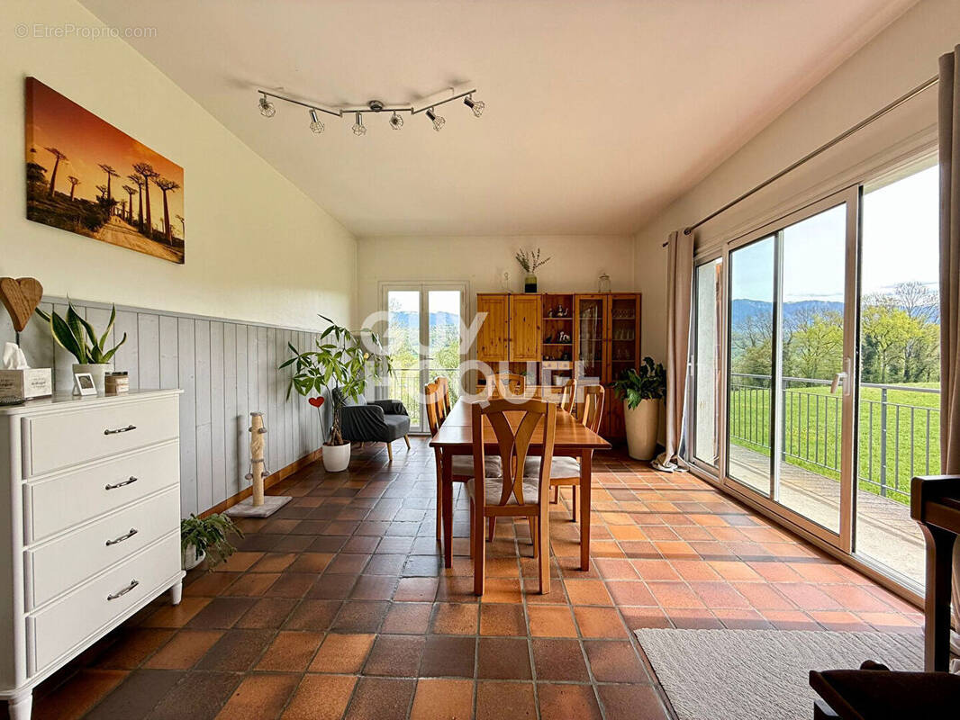 Appartement 5 pièces 196 m² · à Albens · 196 m² · 399 000 €