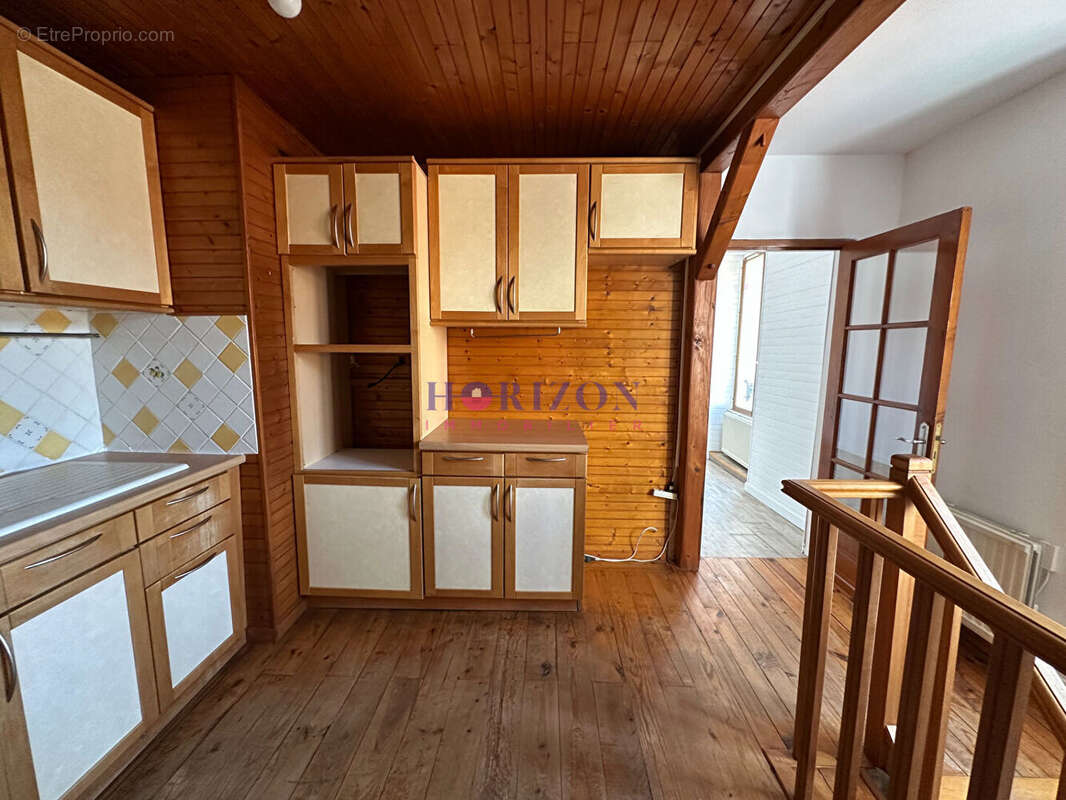 Appartement à LA CHAPELLE-EN-SERVAL