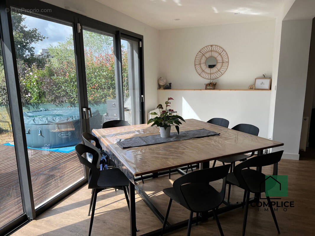 Maison à SAINT-ETIENNE-DE-MONTLUC