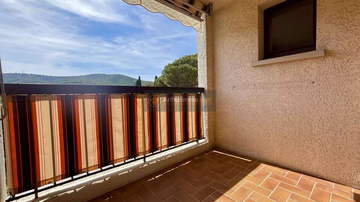 Appartement à ROQUEBRUNE-SUR-ARGENS