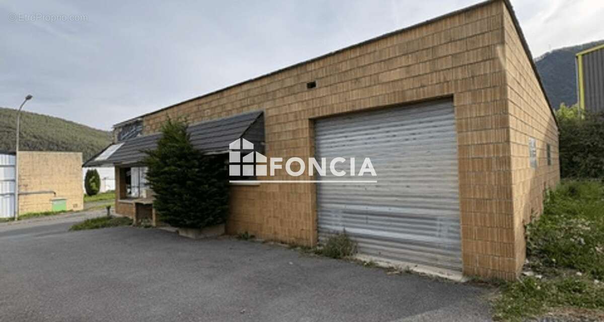 Revin - local commercialle de 110m2 avec fort potentiel - photo 2
