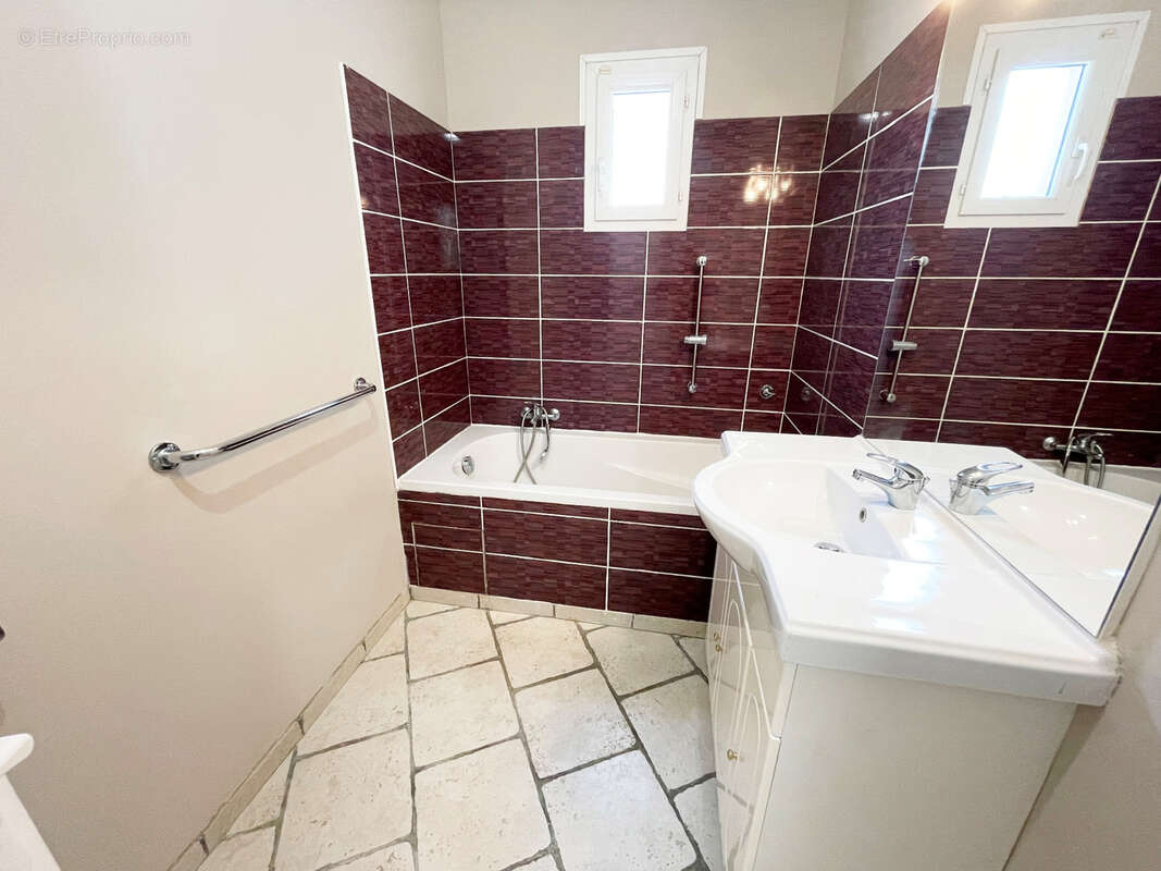 Maison à PLAN-DE-LA-TOUR