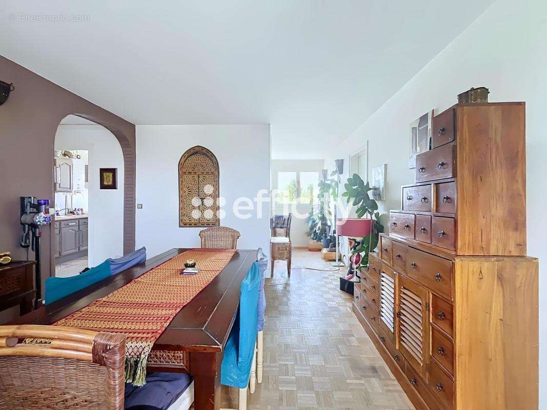 Appartement à LES PAVILLONS-SOUS-BOIS