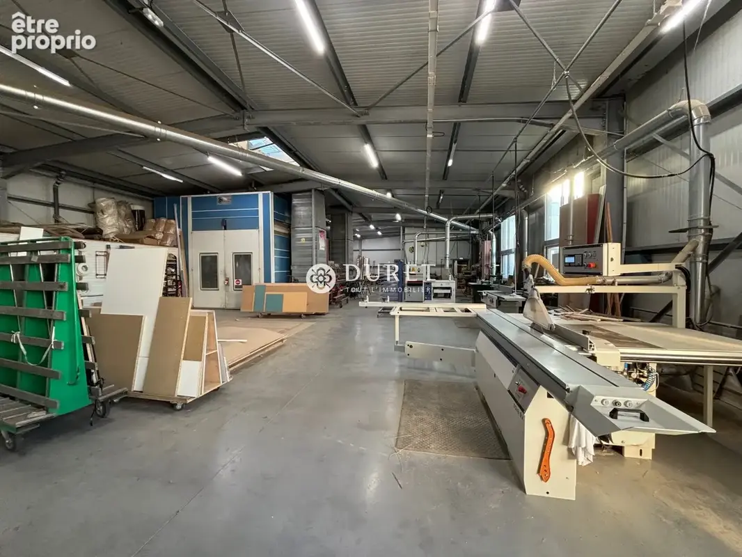 Commerce 2 300 m² à vendre à Montaigu (85600) - photo 3