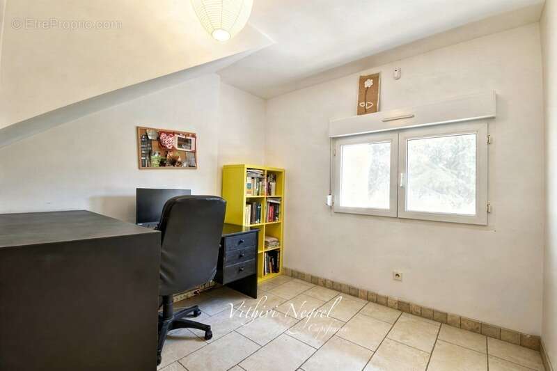 Propriété à vendre 8 pièces et annexe  MOURIES (13) - photo 12