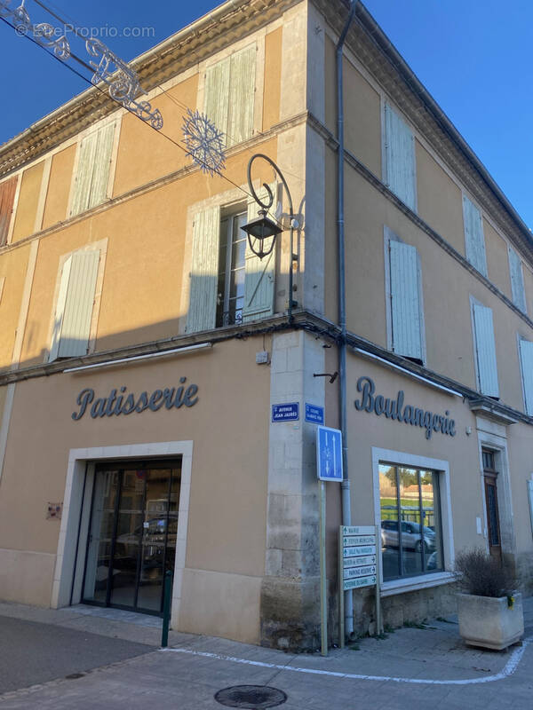 Commerce à CADEROUSSE