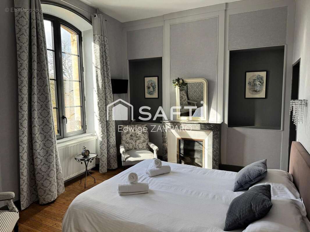 Maison 379 m² à Champagnac-La-Riviere  - photo 8