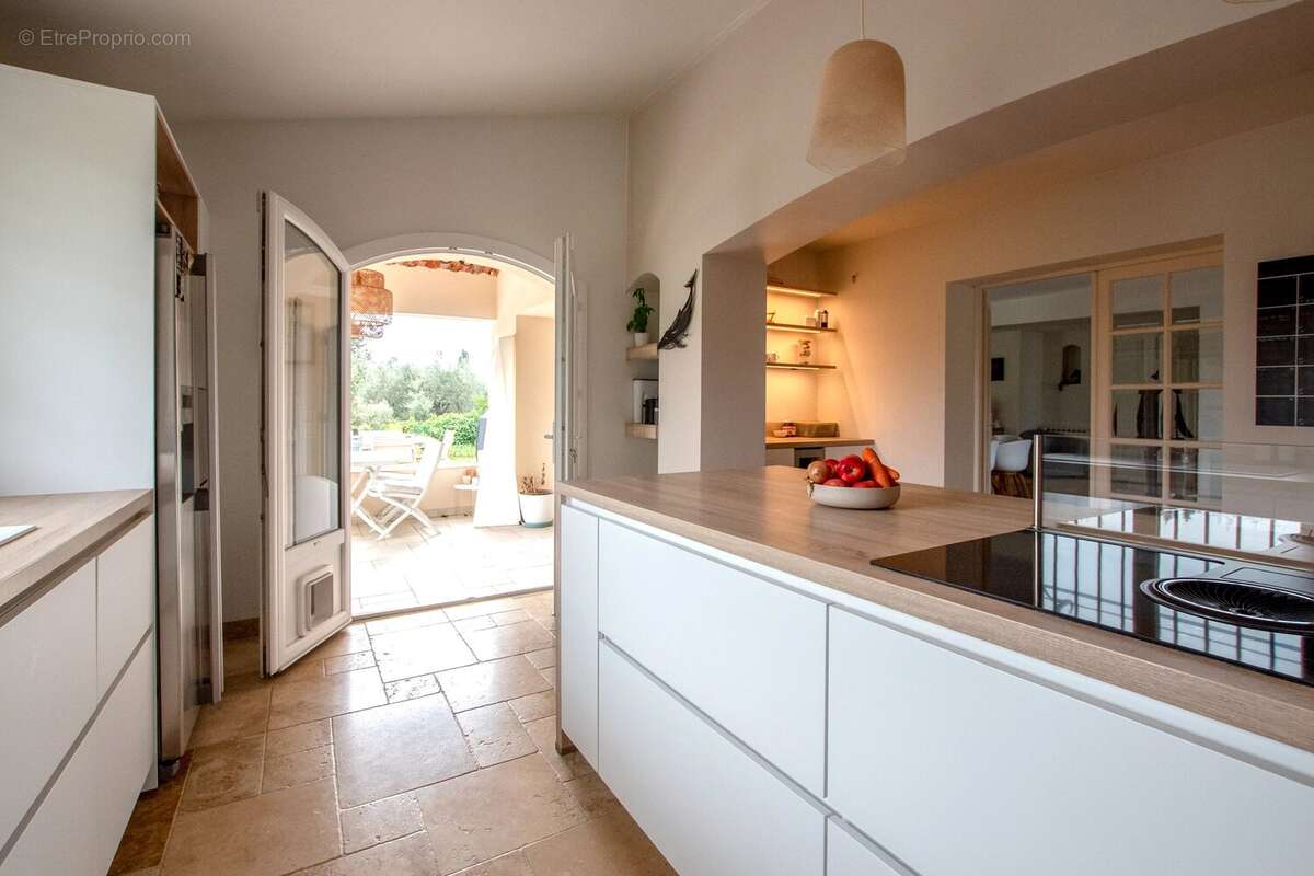 Maison à CHATEAUNEUF-GRASSE