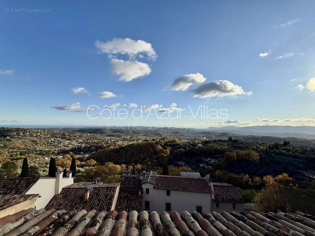 Maison à CHATEAUNEUF-GRASSE