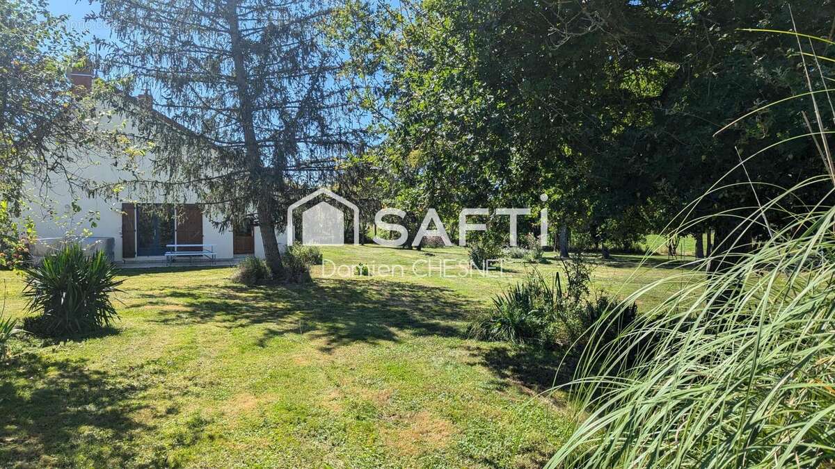 Maison 152 m² à Orcenais  - photo 2