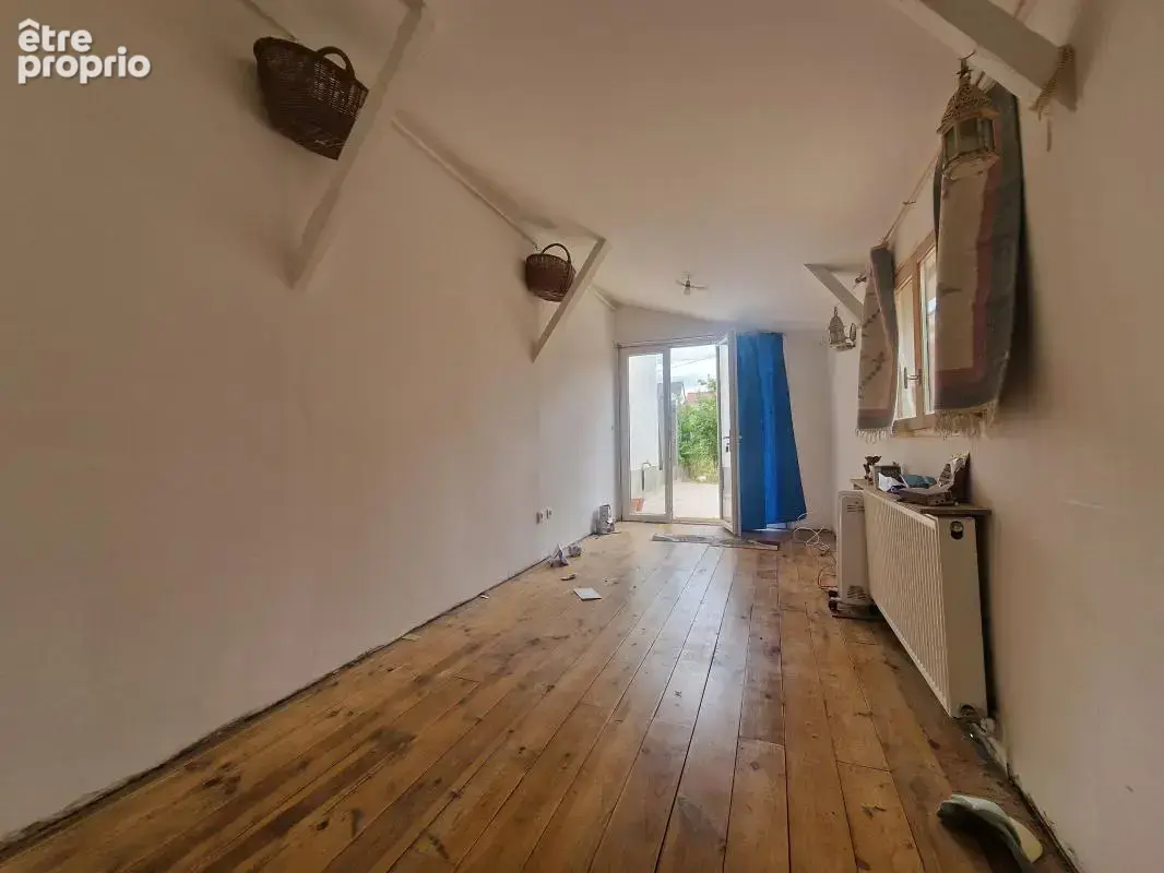 Maison à rénover en fond de parcelle de 240m² de terrain. Idéalement située à moins de 10 minutes à pied de la gare, cette maiso - photo 15
