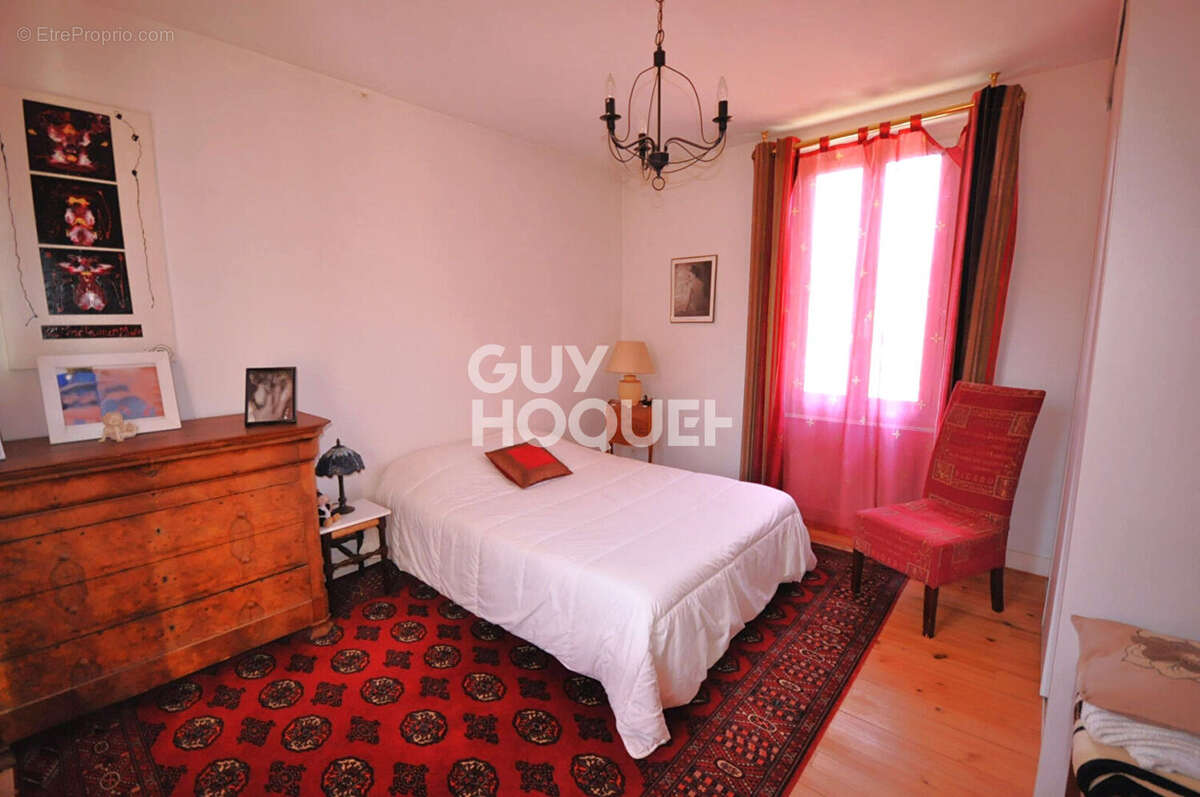 Maison à SAINT-GENIS-L'ARGENTIERE