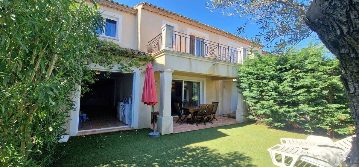 Autre à ROQUEBRUNE-SUR-ARGENS