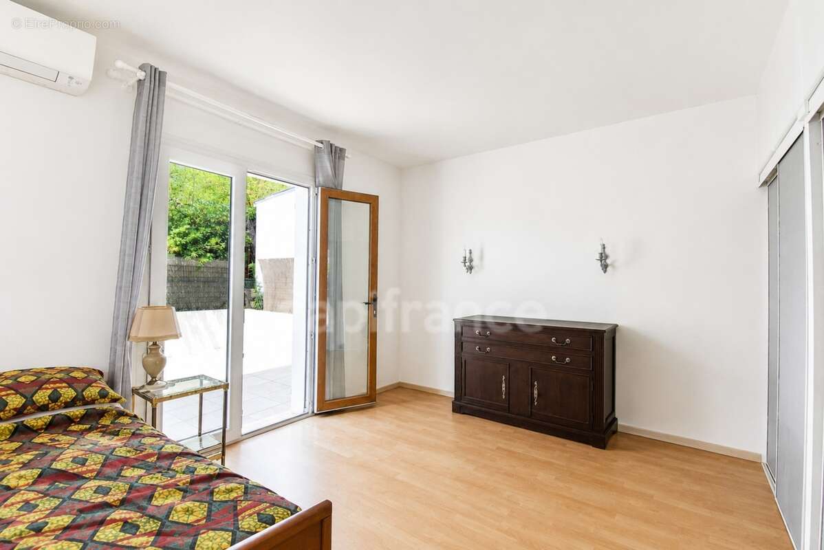 Villa méditerranéenne à vendre 7 pièces, 215 m² CANET EN ROUSSILLON (66) avec potentiel 2 logements, terrasses, jardin et garage - photo 20