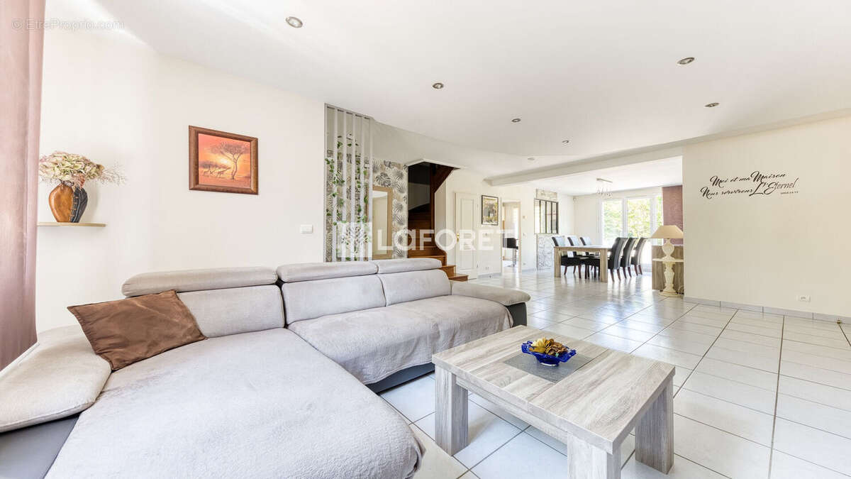 Maison à vendre à Roissy En Brie 8 pièce(s) 137 m2 - photo 3