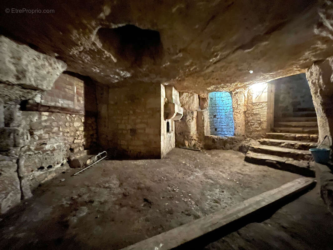 Commerce à SAINT-SAVINIEN