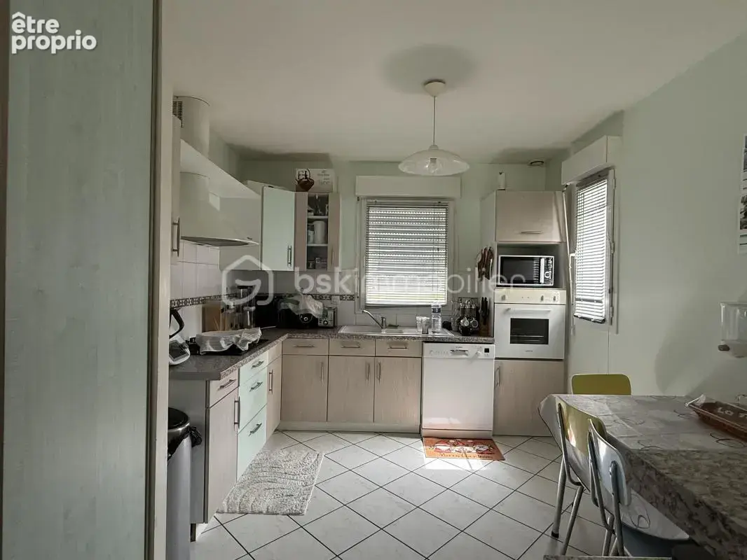 Maison familiale de 140 m² – 4 chambres – Garage - parking - jardin - photo 4