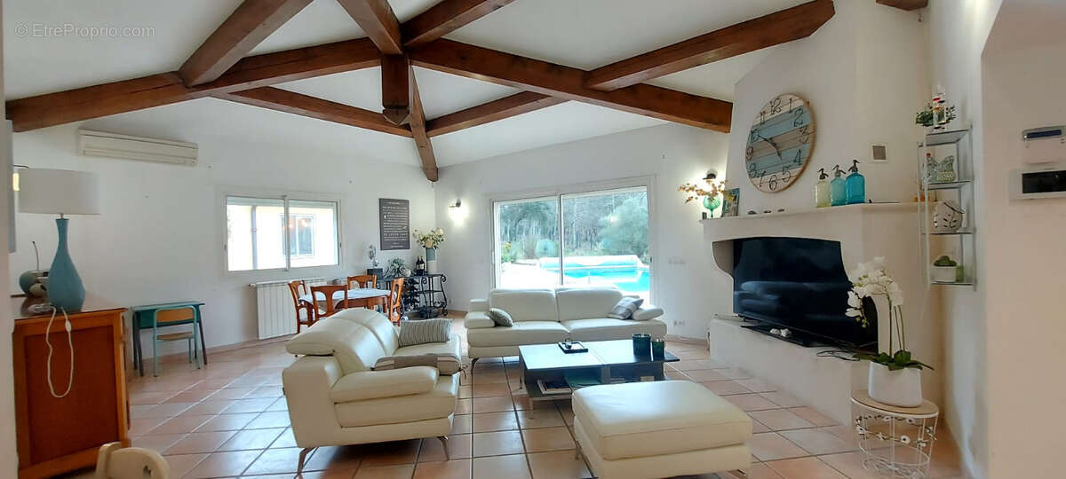 Maison à MEOUNES-LES-MONTRIEUX