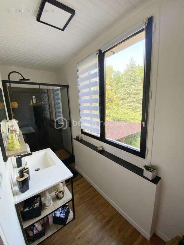 Maison à GREZIEU-LA-VARENNE