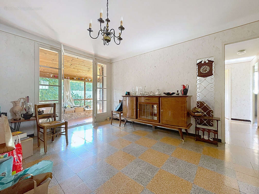 Maison à LE PUY-SAINTE-REPARADE