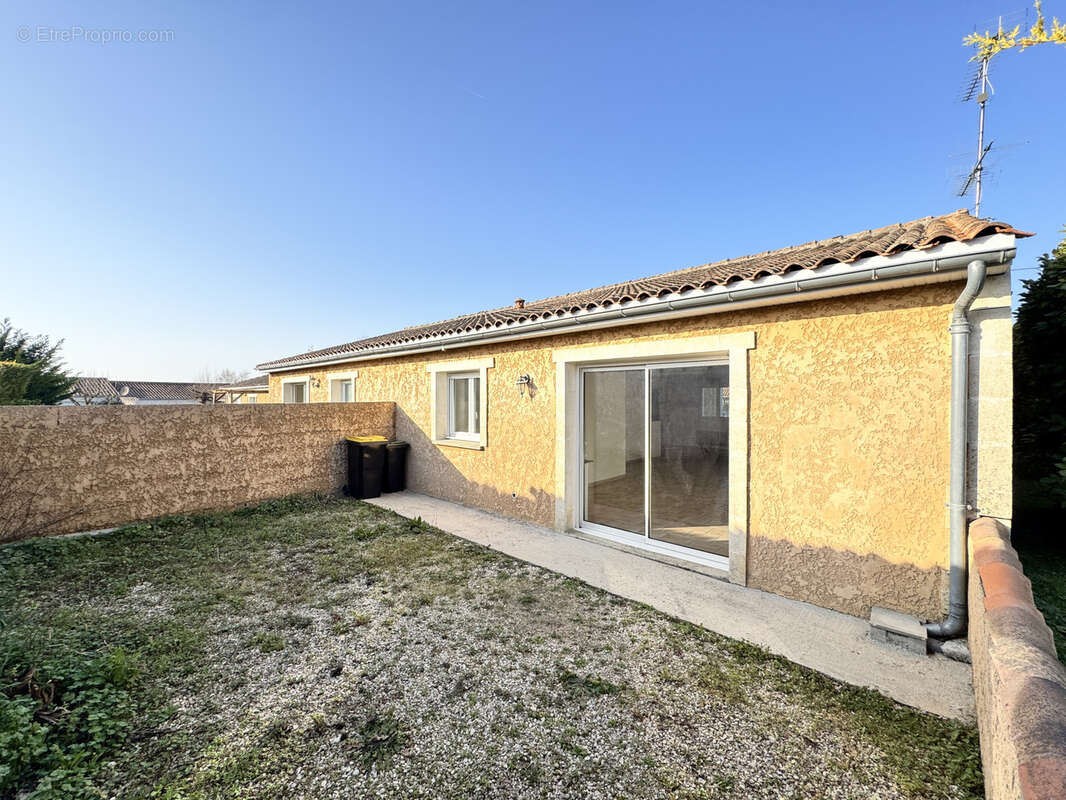 Maison à BARBEZIEUX-SAINT-HILAIRE