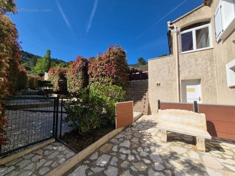 Maison à SOLLIES-VILLE