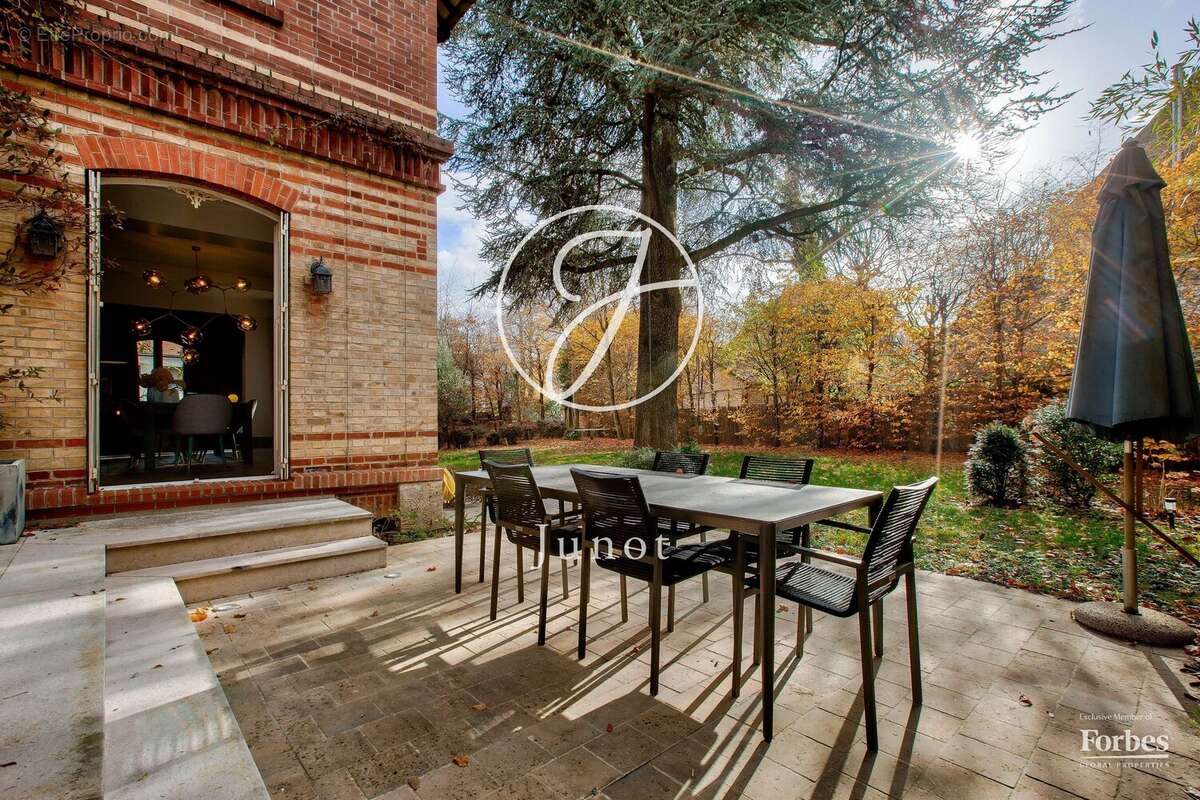 Vaucresson - PLATEAU DE CAZES - Maison 292 m² - 4 chambres - Terrain 720m² - photo 18