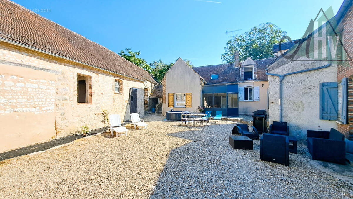Maison à VINNEUF