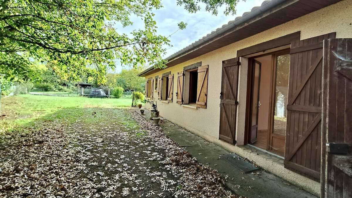 Maison à SAINT-CHRISTOLY-DE-BLAYE