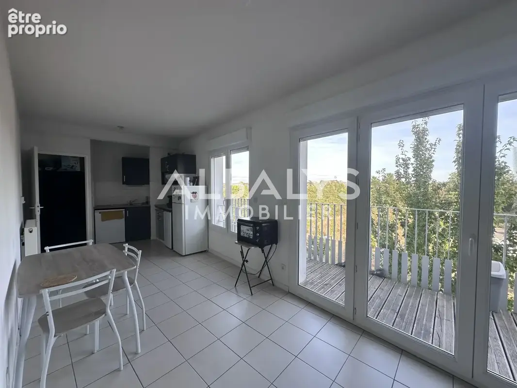 Appartement T2 - 50m2 - LORMONT - photo 3
