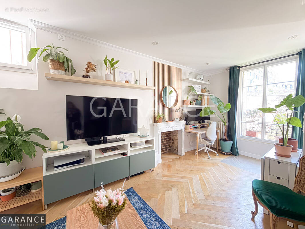 Appartement à PARIS-14E