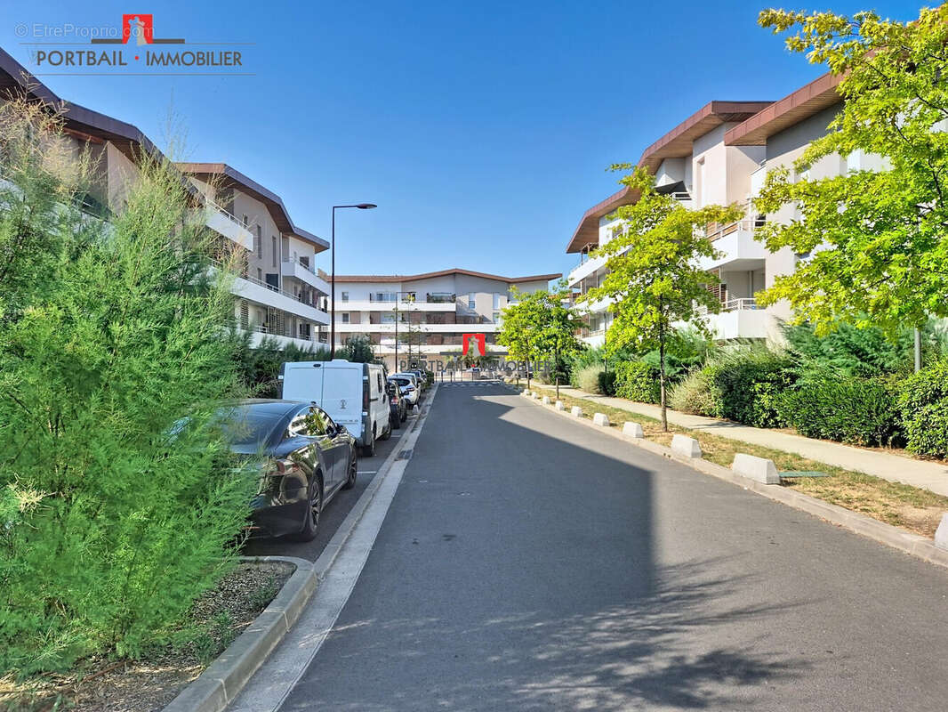 Appartement 62 m² à Bassens  - photo 8