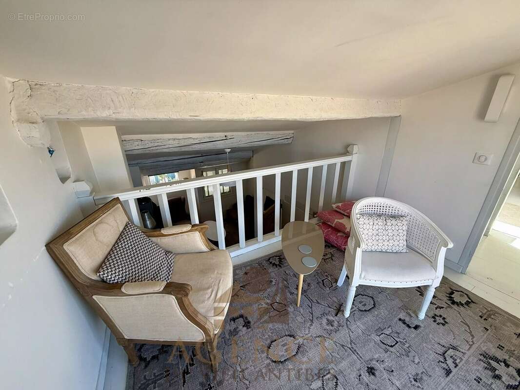 Vieil Antibes 3P 45m2 + 13m2 de terrasse vue dégagée - photo 9
