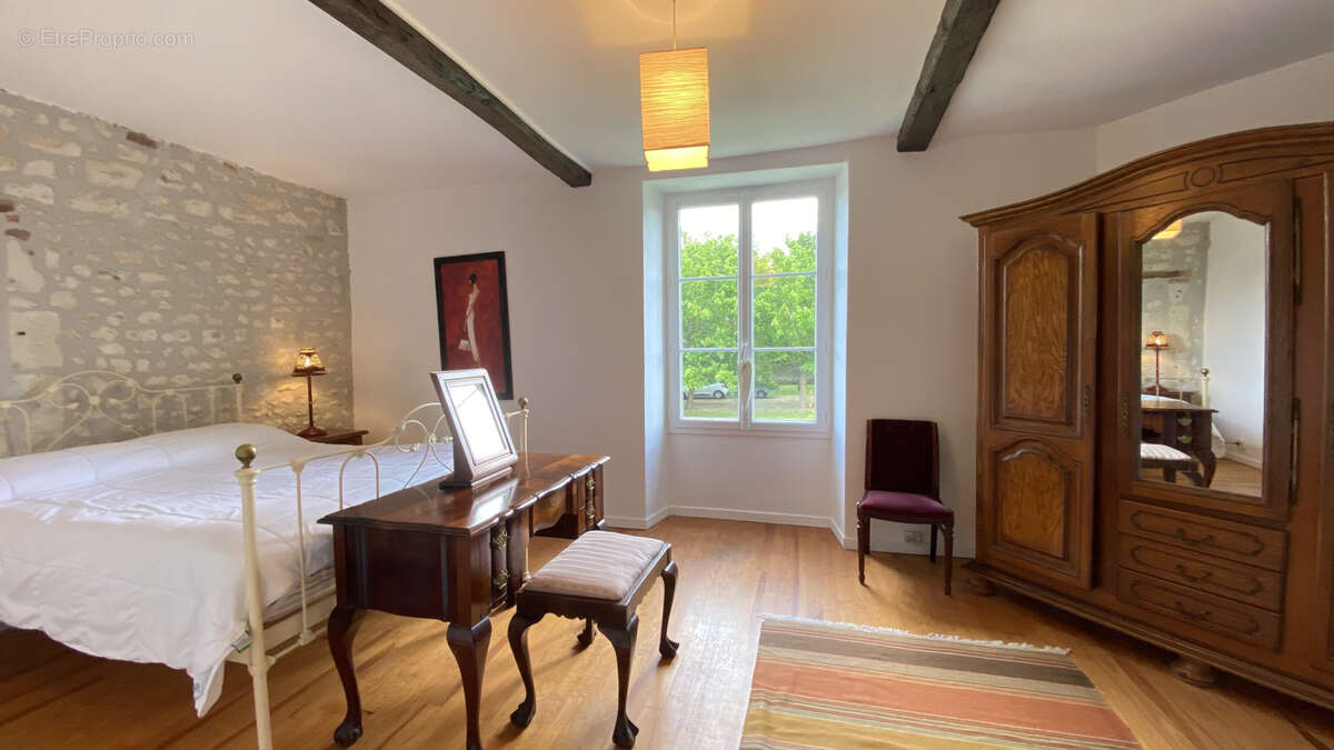 Maison à MORTAGNE-SUR-GIRONDE