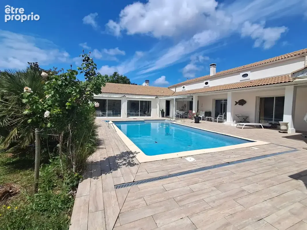 Photo Maison à Breuillet au prix de 977 600€