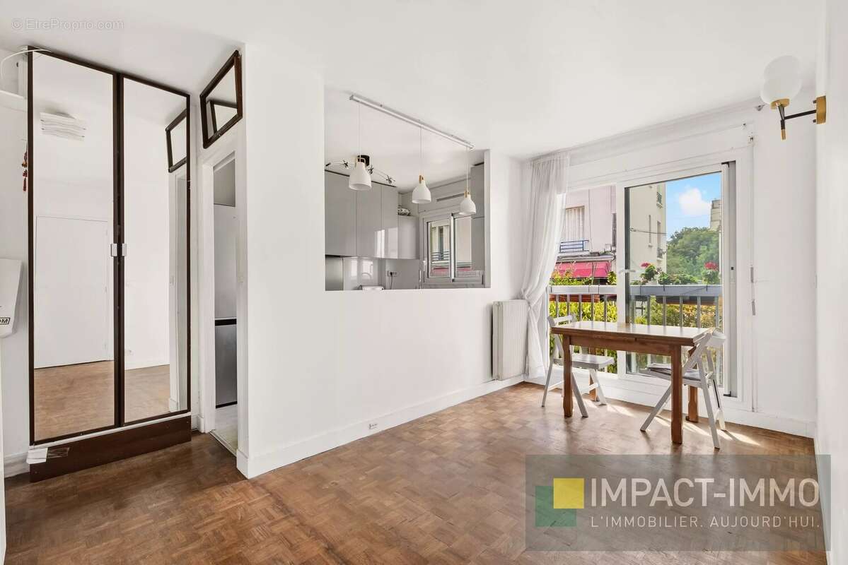 Appartement à COURBEVOIE