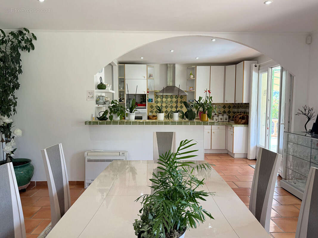Maison à SAINTE-CECILE-LES-VIGNES