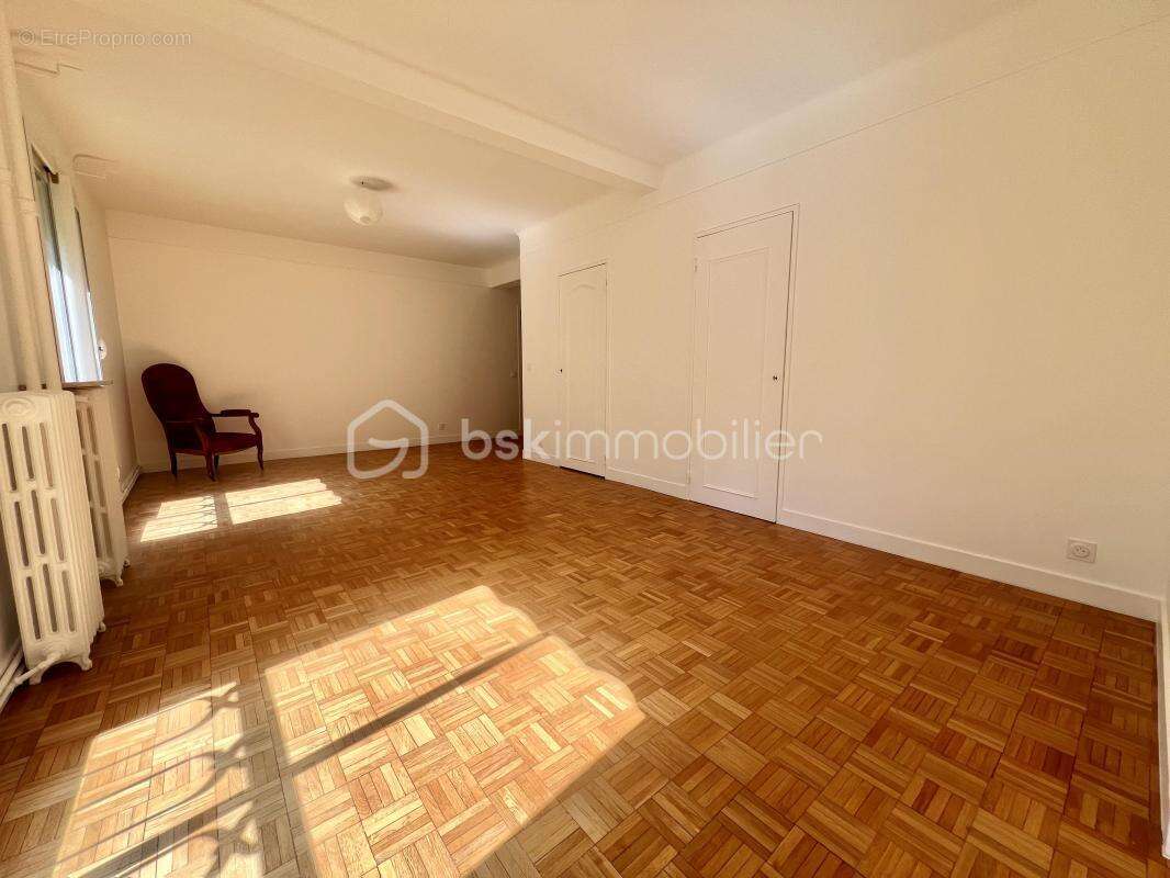 Appartement à VILLE-D'AVRAY