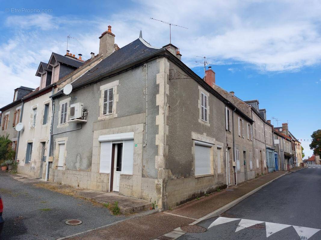Maison à CLUGNAT