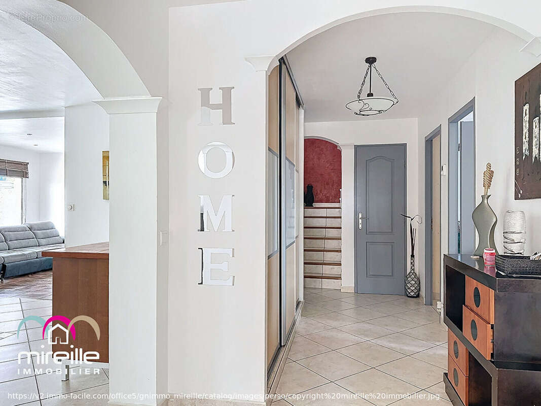 Maison à JONQUIERES-SAINT-VINCENT