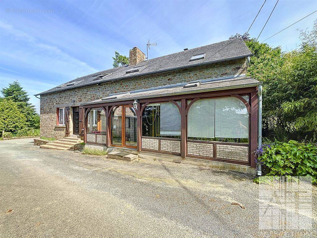 Maison à SAINT-DENIS-DE-GASTINES