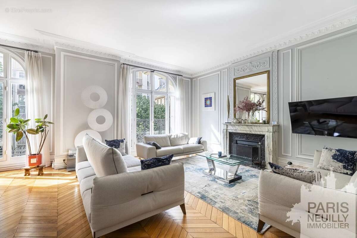 Appartement à PARIS-16E